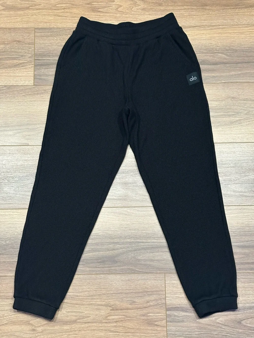 ALO Yoga Waffle Weekend Escape Jogger in Black Size Medium